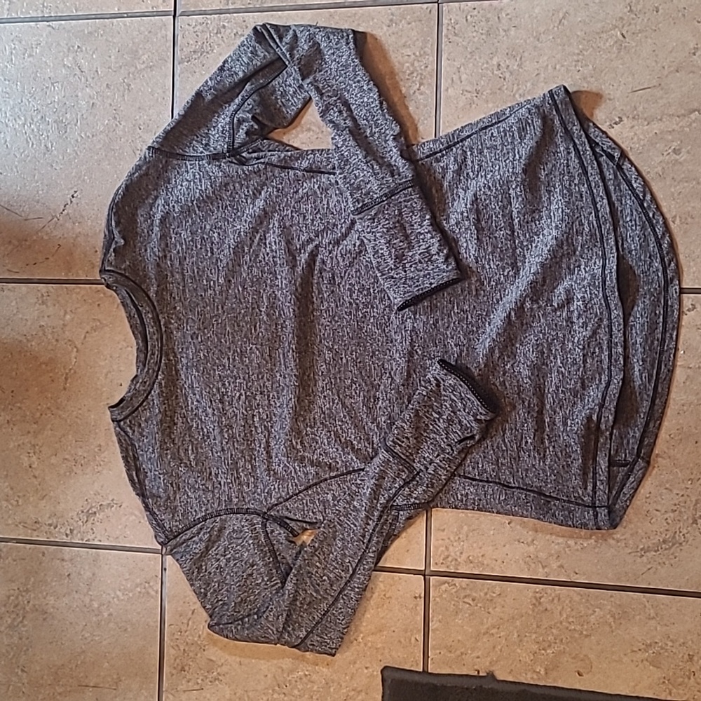 Avia super soft active form fitting pullover w/thumbholes, sz small